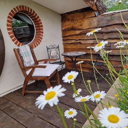 Cranfield Retreat & Glamping & Hobbit House Otel Long Melford Dış mekan fotoğraf